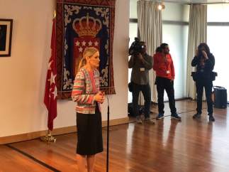 Cifuentes durante su rueda de prensa sobre el máster de la URJC