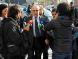 El juez mantiene a Rato como investigado por presunto fraude cobrando conferencias