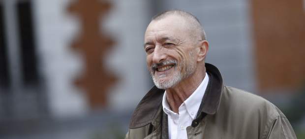 Arturo Pérez-Reverte presenta su nuevo libro Los perros duros no bailan