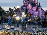 Finge un viaje a Disneyland para demostrar que no hay que creer todo lo que se publica en Instagram