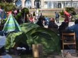 Más de 50 sin techo acampan en la plaza de Catalunya para visibilizar su situación