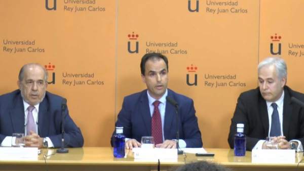 El rector de la URJC y los profesores del Máster en rueda de prensa El rector de la URJC y los profesores del Máster en rueda de prensa