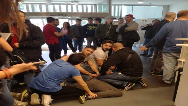 Reducen a un hombre en una biblioteca de Madrid