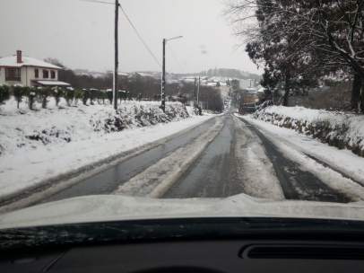 Nieve y carreteras cortadas.