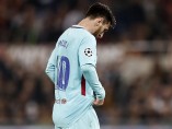 La prensa tilda de fracaso, ridículo y humillación la eliminación del Barça y atiza a Messi, "un fantasma"