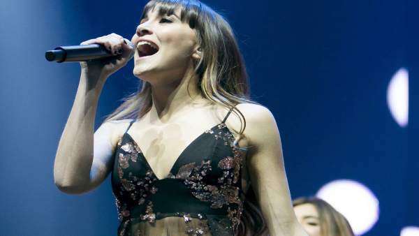 Aitana durante un concierto Aitana durante un concierto