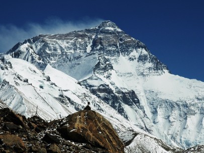 Paisaje del Monte Everest desde el Campamento Base en la cara norte del Tíbet.