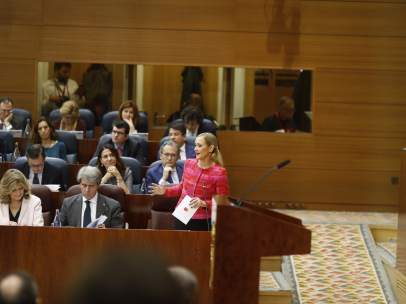 Cristina Cifuentes durante un pleno en la Asamblea de Madrid