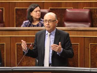 Cristóbal Montoro, ministro de Hacienda, en la sesión de control