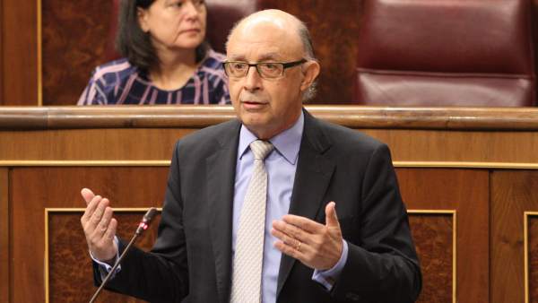 Cristóbal Montoro, ministro de Hacienda, en la sesión de control Cristóbal Montoro, ministro de Hacienda, en la sesión de control