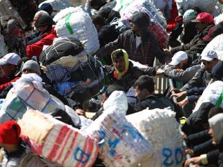 Porteadores en la frontera de Ceuta