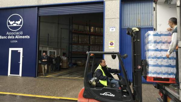 Entrega de leche de Mercadona al Banco de Alimentos de Lleida Entrega de leche de Mercadona al Banco de Alimentos de Lleida
