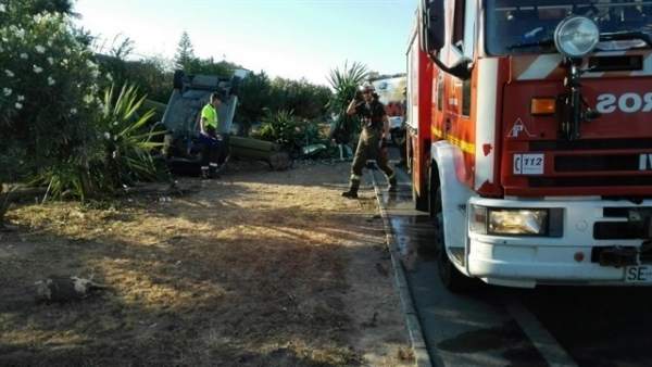 Los bomberos del Aljarafe en un accidente Los bomberos del Aljarafe en un accidente
