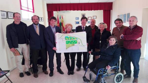 El Ayuntamiento presenta proyecto de complejo deportivo de Los Bermejales El Ayuntamiento presenta proyecto de complejo deportivo de Los Bermejales
