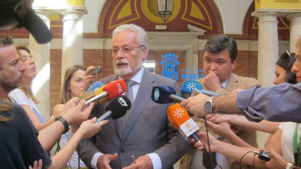 El Defensor del Pueblo Andaluz, Jesús Maeztu. El Defensor del Pueblo Andaluz, Jesús Maeztu.