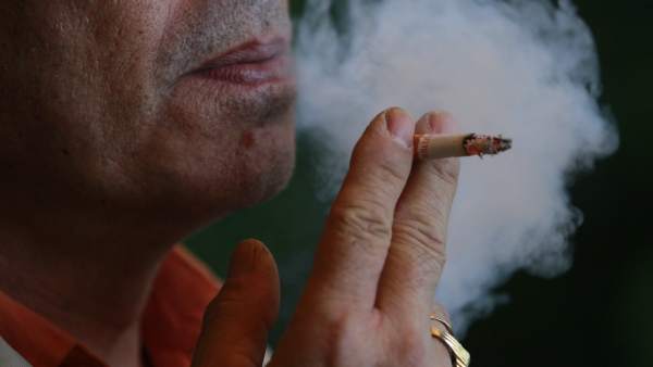 Fumador, fumando, cigarro, humo Fumador, fumando, cigarro, humo