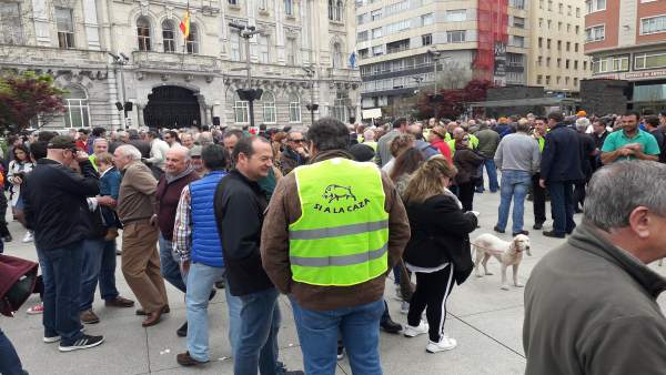 Concentración de apoyo a la caza en Santander Concentración de apoyo a la caza en Santander