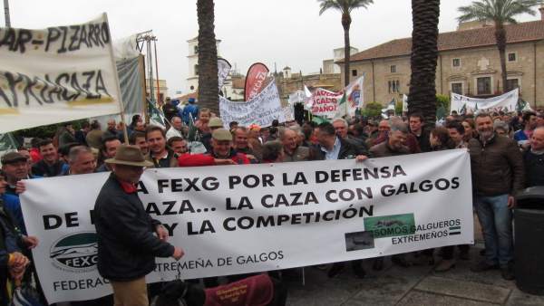Una de las pancartas en la concentración a favor de caza en Mérida Una de las pancartas en la concentración a favor de caza en Mérida