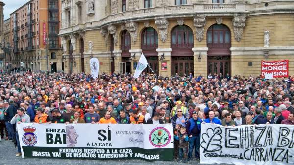 Concentración de cazadores en Bilbao Concentración de cazadores en Bilbao