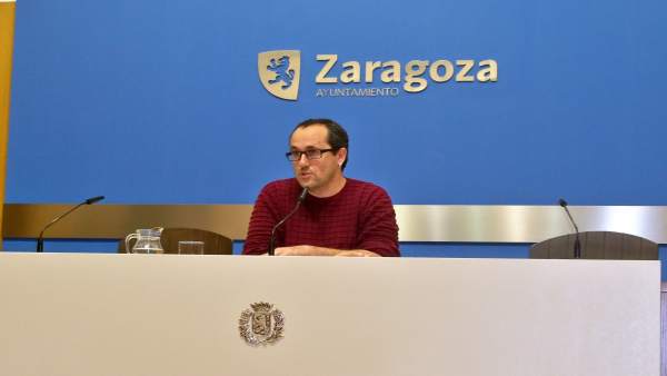 Cubero informa sobre el estado de la riada en Zaragoza. Cubero informa sobre el estado de la riada en Zaragoza.