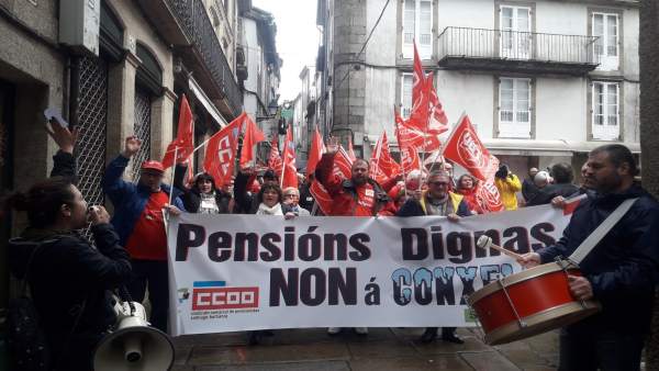 Movilización en Santiago de CCOO y UGT Movilización en Santiago de CCOO y UGT