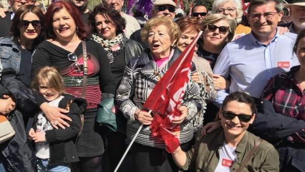 Concentración en defensa de las pensiones en Granada Concentración en defensa de las pensiones en Granada