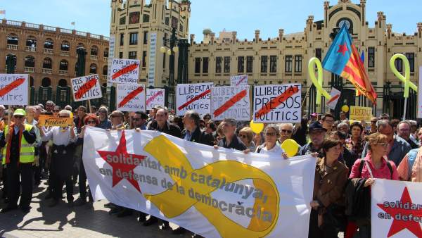 Manifestantes por la libertad de los presos políticos Manifestantes por la libertad de los presos políticos