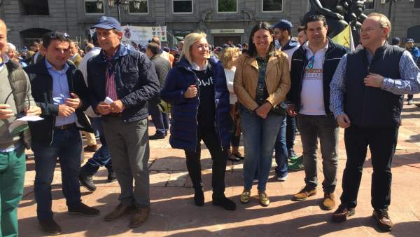 Mercedes Fernández en la manifestación de apoyo a la caza. Mercedes Fernández en la manifestación de apoyo a la caza.
