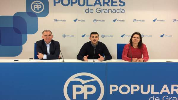 Los populares Santiago Pérez, Rafael Caracuel y Ana Vanessa García Los populares Santiago Pérez, Rafael Caracuel y Ana Vanessa García