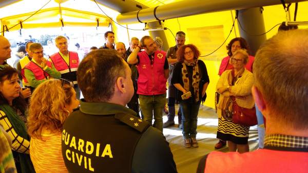 Reunión en el segundo puesto de mando avanzado en Pina de Ebro. Reunión en el segundo puesto de mando avanzado en Pina de Ebro.