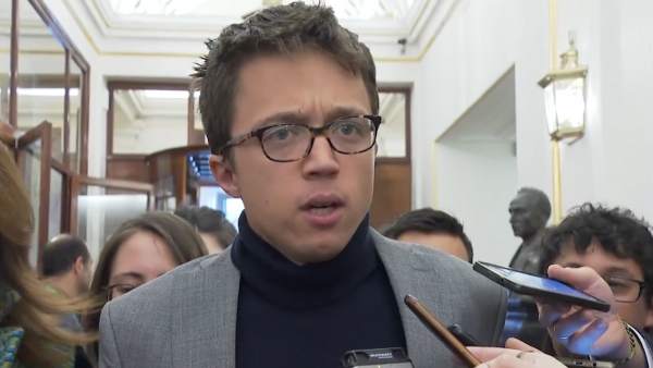 Errejón y Margallo declaran en los pasillos del Congreso de los Diputados Errejón y Margallo declaran en los pasillos del Congreso de los Diputados