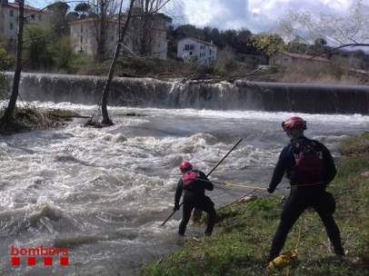 Pla general de los efectivos de los Bomberos buscando al hombre desaparecido en Gironella.