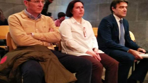 Alberto Mortera junto a los otros dos acusados en el Juzgado de lo Penal. Alberto Mortera junto a los otros dos acusados en el Juzgado de lo Penal.