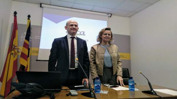 Maria Salom y el director de AICA en rueda de prensa Maria Salom y el director de AICA en rueda de prensa