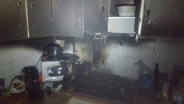 Estado en el que quedó la cocina afectada por el fuego en una vivienda de Jaén. Estado en el que quedó la cocina afectada por el fuego en una vivienda de Jaén.