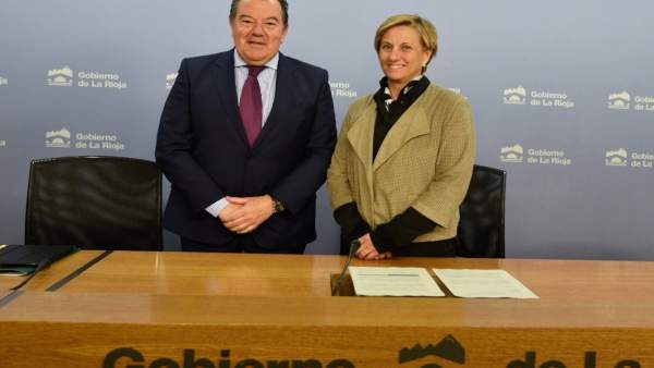 La consejera de Desarrollo Económico y el gerente de ADER La consejera de Desarrollo Económico y el gerente de ADER