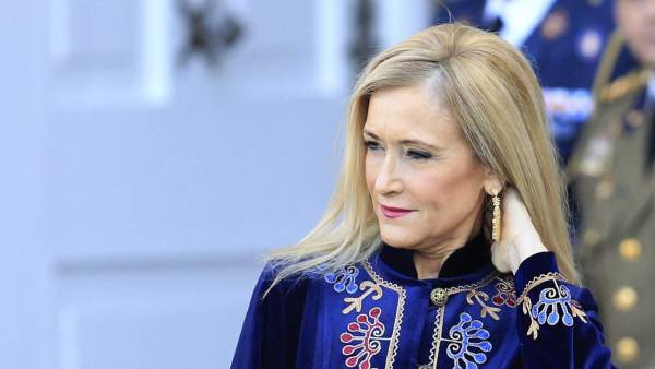 Cifuentes, este lunes en la recepción en el Palacio Real al presidente de Portugal, Marcelo Rebelo de Sousa.
Cifuentes, este lunes en la recepción en el Palacio Real al presidente de Portugal, Marcelo Rebelo de Sousa.