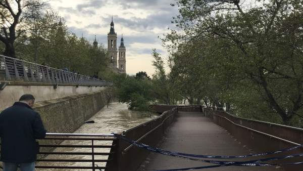 Crecida del río Ebro en Zaragoza Crecida del río Ebro en Zaragoza