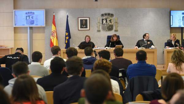 Juicio a los ocho acusados por la agresión a Guardias Civiles en Alsasua en 2016 Juicio a los ocho acusados por la agresión a Guardias Civiles en Alsasua en 2016