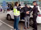 Tres detenidos por agredir sexualmente a una joven de 19 años a la que conocieron en una discoteca