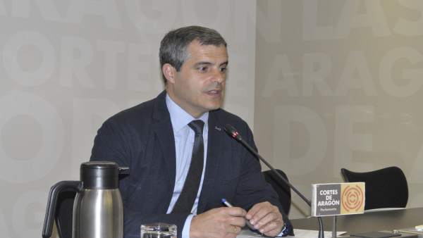 El diputado de Cs, Javier Martínez, en rueda de prensa en las Cortes El diputado de Cs, Javier Martínez, en rueda de prensa en las Cortes