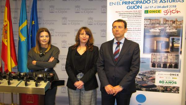 AITANA MARTÍNEZ Y PEDRO ORTIZ, RESPONSABLES DE ONCE ASTURIAS, Y EVA ILLÁN (FORO) AITANA MARTÍNEZ Y PEDRO ORTIZ, RESPONSABLES DE ONCE ASTURIAS, Y EVA ILLÁN (FORO)