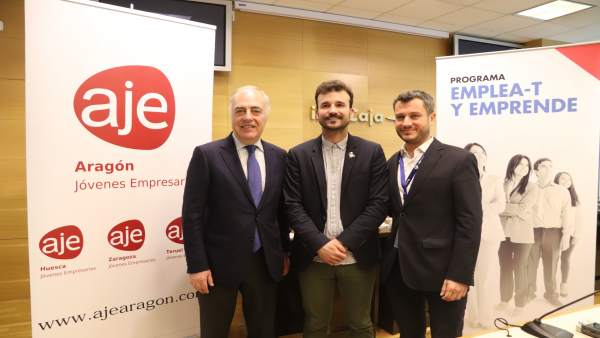 José L. Rodrigo, Pedro Lázaro y Nacho Torre tras firmar el acuerdo Ibercaja-AJE. José L. Rodrigo, Pedro Lázaro y Nacho Torre tras firmar el acuerdo Ibercaja-AJE.