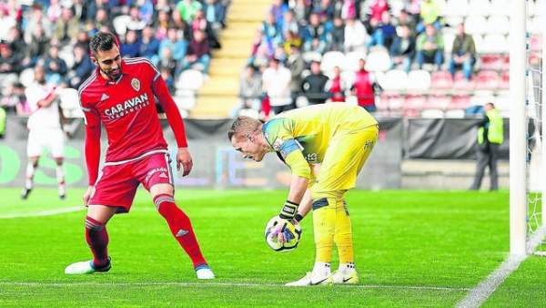 Un lance del duelo entre Rayo y Zaragoza Un lance del duelo entre Rayo y Zaragoza