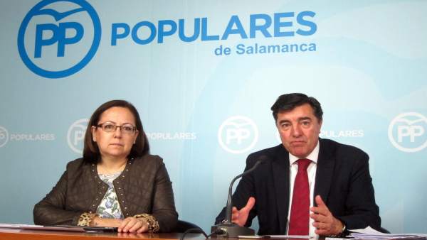 Bermúdez de Castro y María Jesús Moro en Salamanca. Bermúdez de Castro y María Jesús Moro en Salamanca.