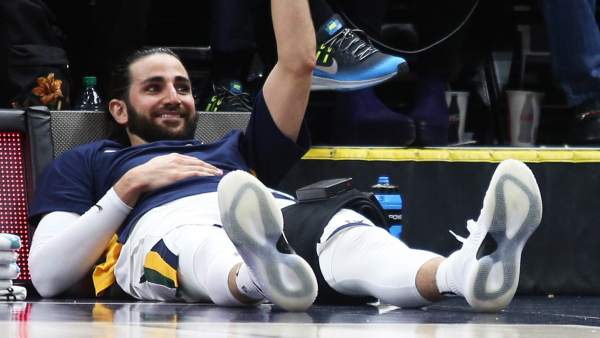 Ricky Rubio descansa durante un partido Ricky Rubio descansa durante un partido
