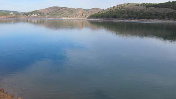 Uno de los embalses de la Cuenca del Ebro Uno de los embalses de la Cuenca del Ebro
