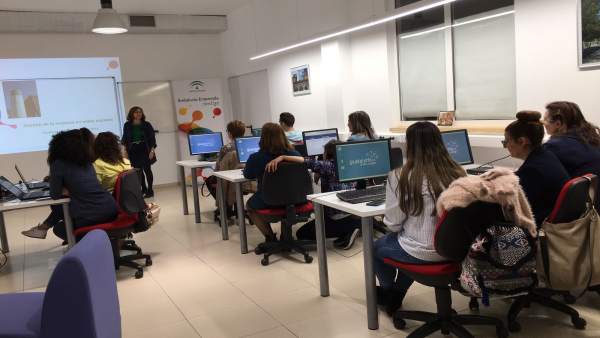 Alumnos del curso en el CADE de Cantoria Alumnos del curso en el CADE de Cantoria