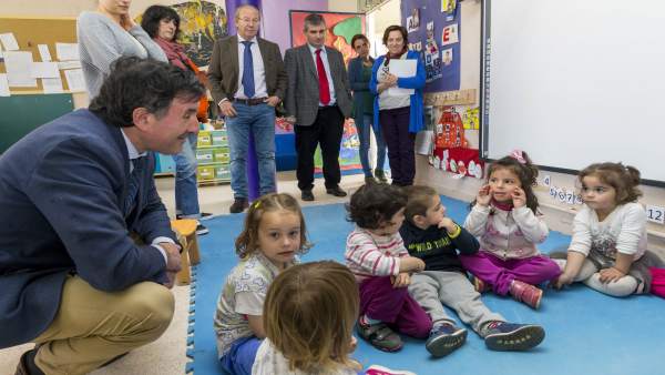 Mañanes visita el colegio Monte Corona de Udías Mañanes visita el colegio Monte Corona de Udías