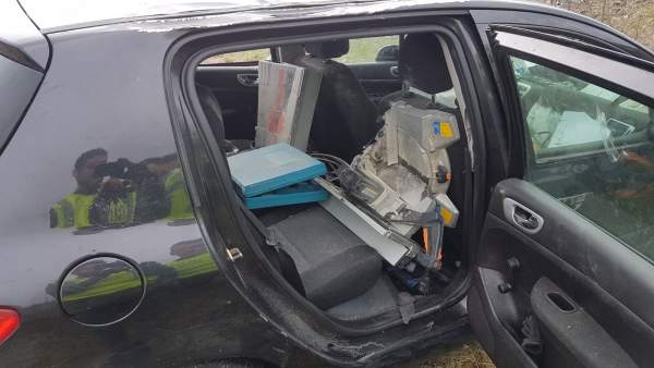 Coche en el que huyeron los detenidos en Segovia 16-4-2018 Coche en el que huyeron los detenidos en Segovia 16-4-2018
